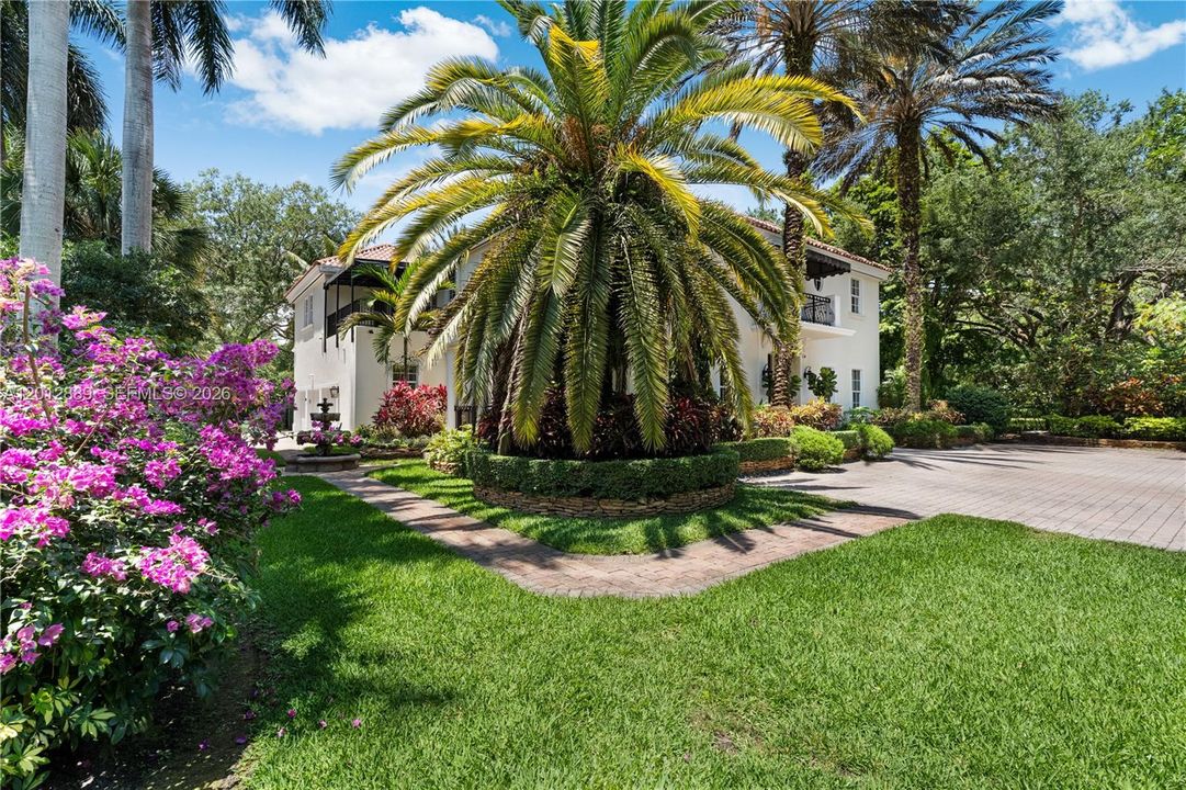 For Sale: $4,999,000 (6 beds, 5 baths, 4873 Square Feet)