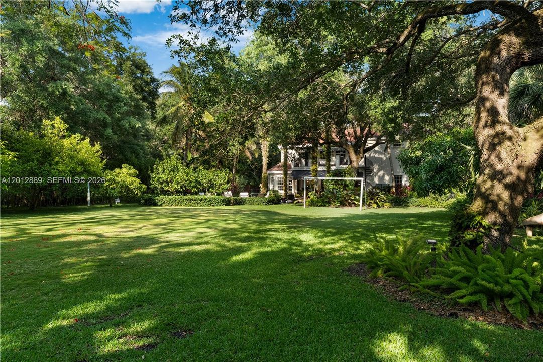 For Sale: $4,999,000 (6 beds, 5 baths, 4873 Square Feet)