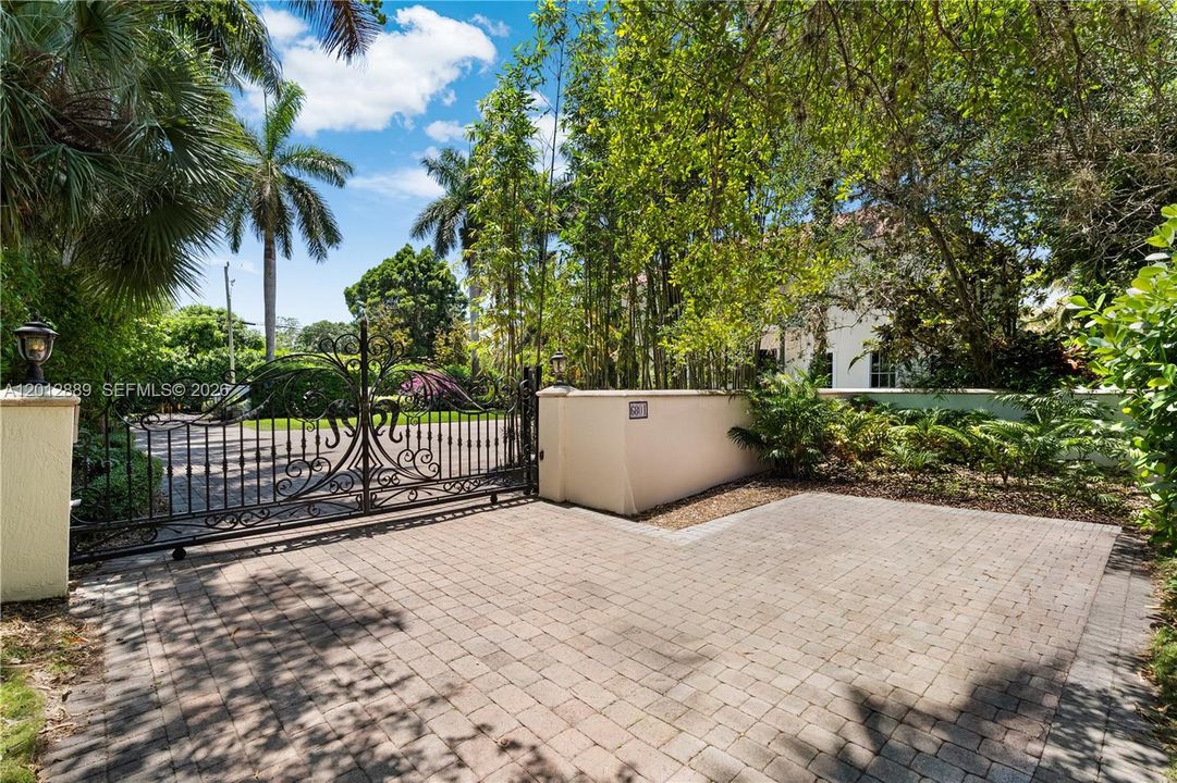 For Sale: $4,999,000 (6 beds, 5 baths, 4873 Square Feet)