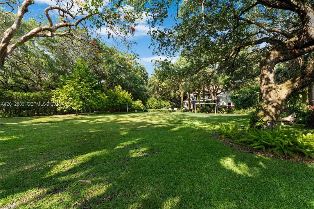 For Sale: $4,999,000 (6 beds, 5 baths, 4873 Square Feet)