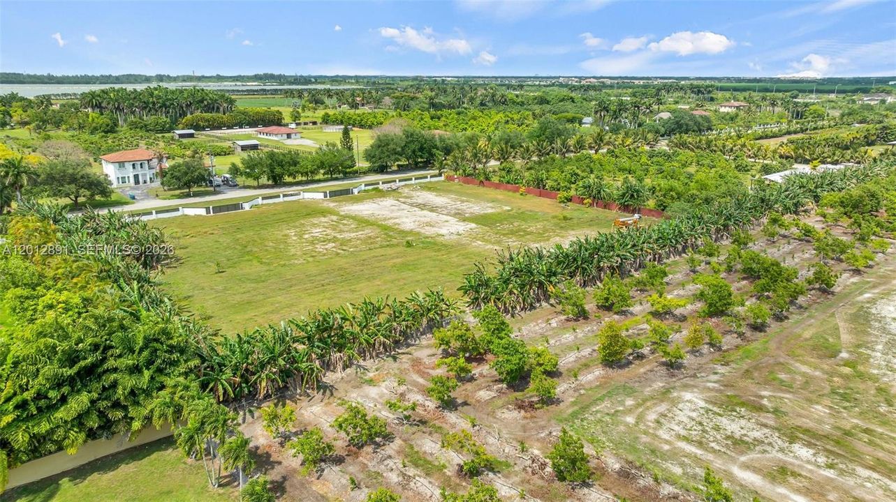 Activo con contrato: $1,800,000 (4.39 acres)