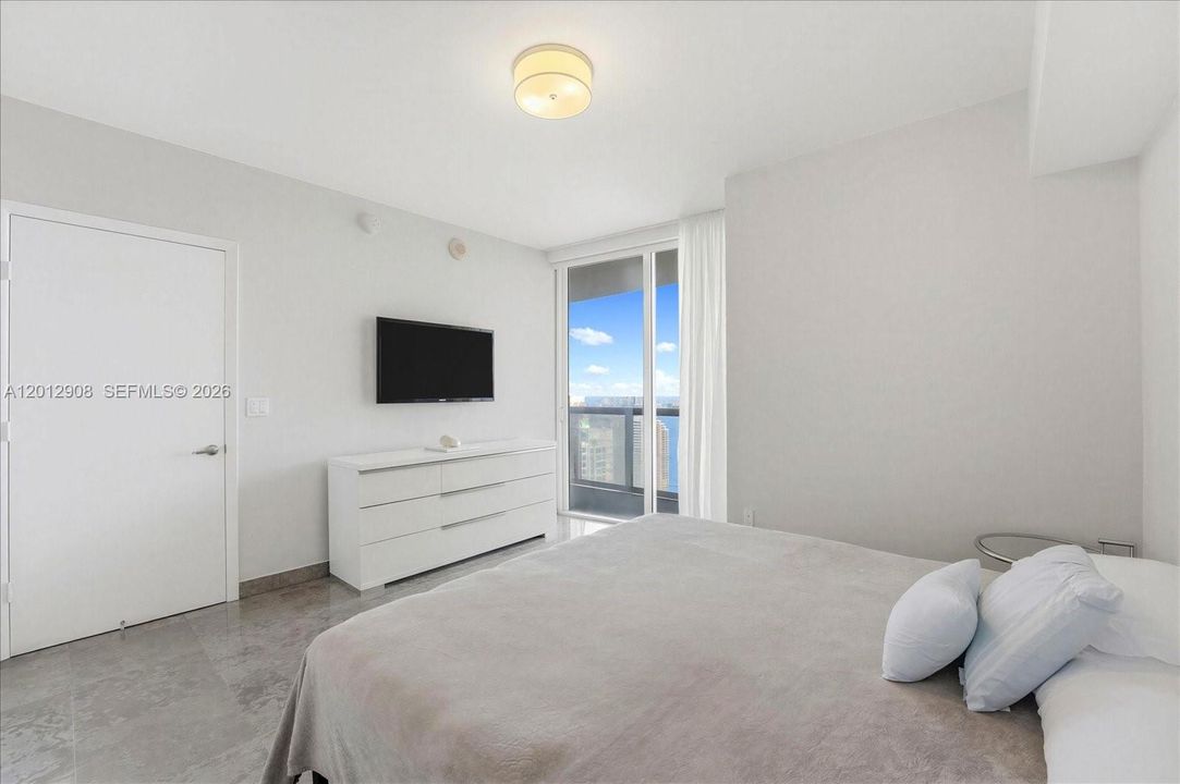 For Sale: $1,195,000 (2 beds, 2 baths, 1313 Square Feet)