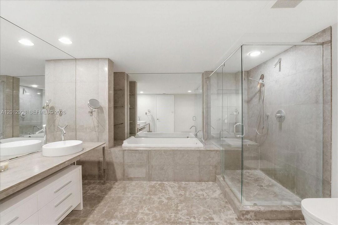 For Sale: $1,195,000 (2 beds, 2 baths, 1313 Square Feet)