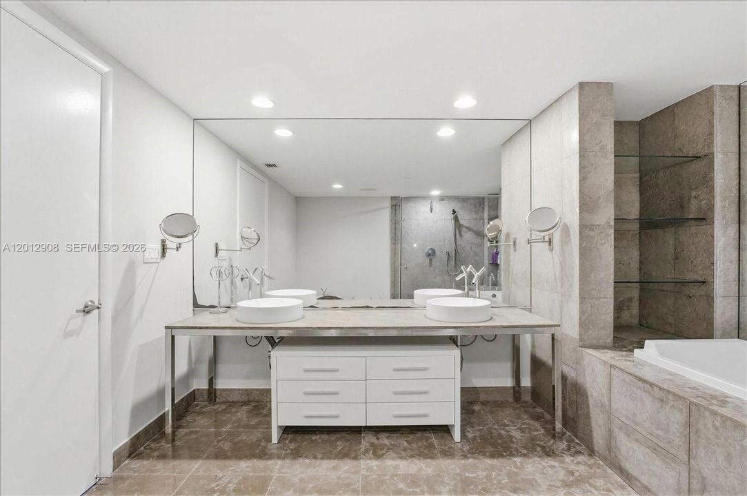 For Sale: $1,195,000 (2 beds, 2 baths, 1313 Square Feet)