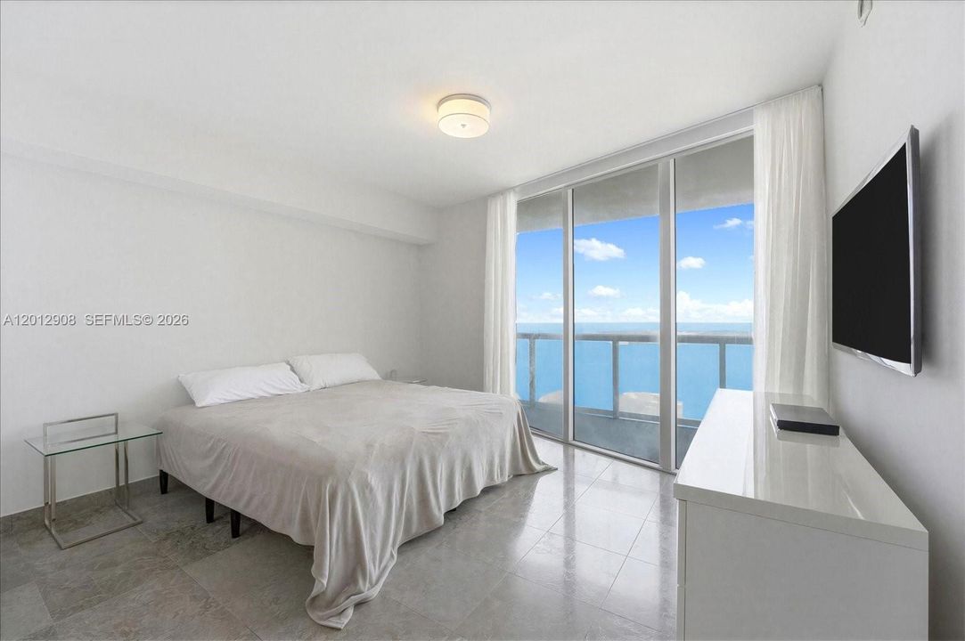For Sale: $1,195,000 (2 beds, 2 baths, 1313 Square Feet)