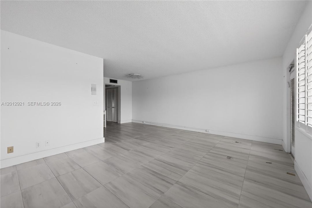 На продажу: $129,900 (1 спален, 1 ванн, 700 Квадратных фут)