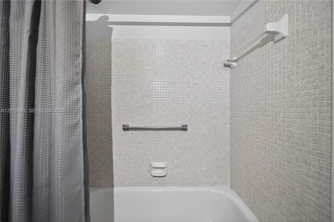 На продажу: $129,900 (1 спален, 1 ванн, 700 Квадратных фут)