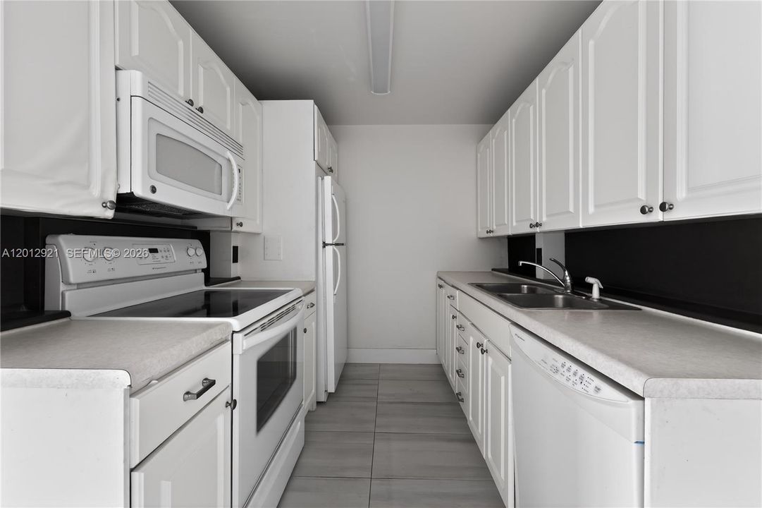 На продажу: $129,900 (1 спален, 1 ванн, 700 Квадратных фут)