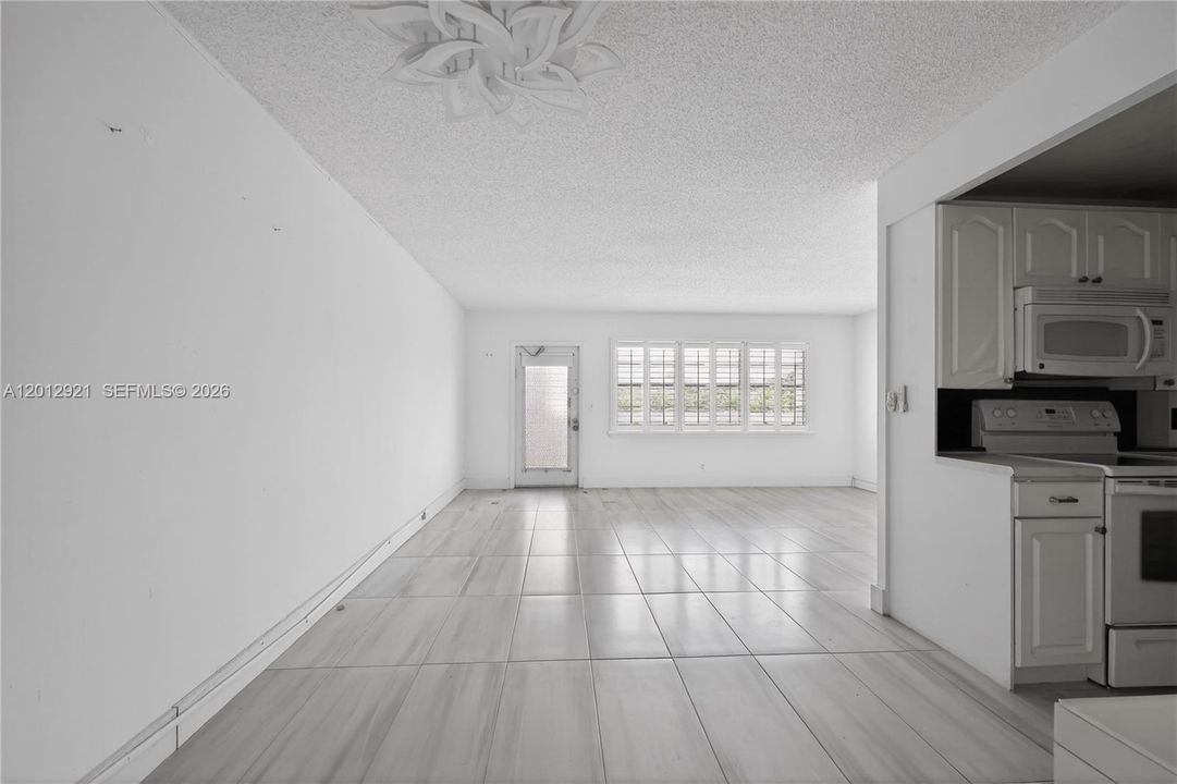На продажу: $129,900 (1 спален, 1 ванн, 700 Квадратных фут)