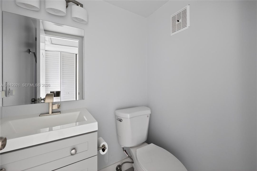 На продажу: $129,900 (1 спален, 1 ванн, 700 Квадратных фут)