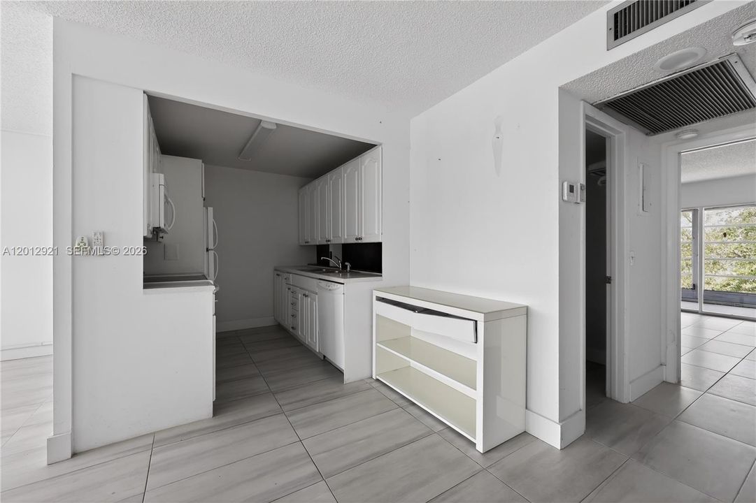 На продажу: $129,900 (1 спален, 1 ванн, 700 Квадратных фут)