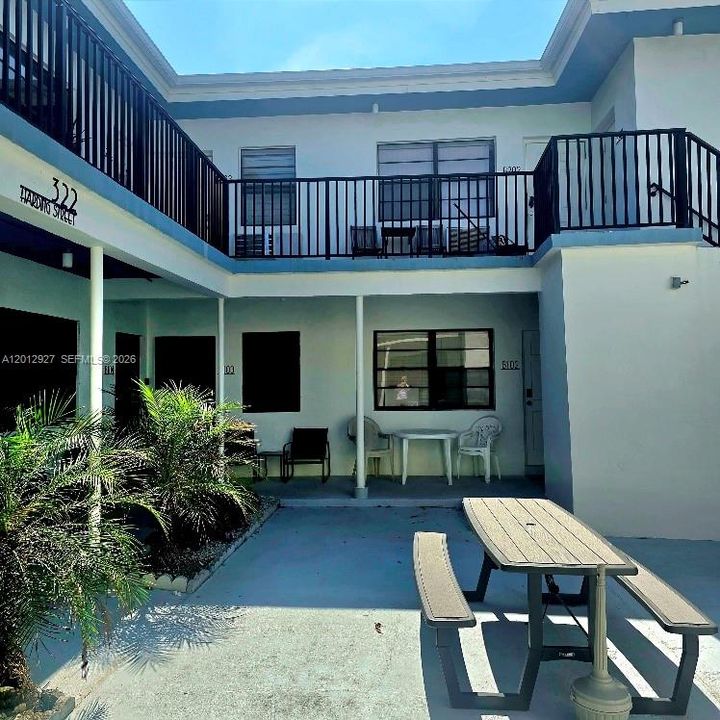 Active With Contract: $258,000 (0 beds, 1 baths, 408 Square Feet)