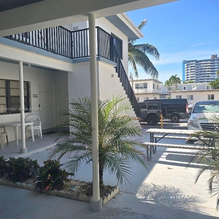 Active With Contract: $258,000 (0 beds, 1 baths, 408 Square Feet)
