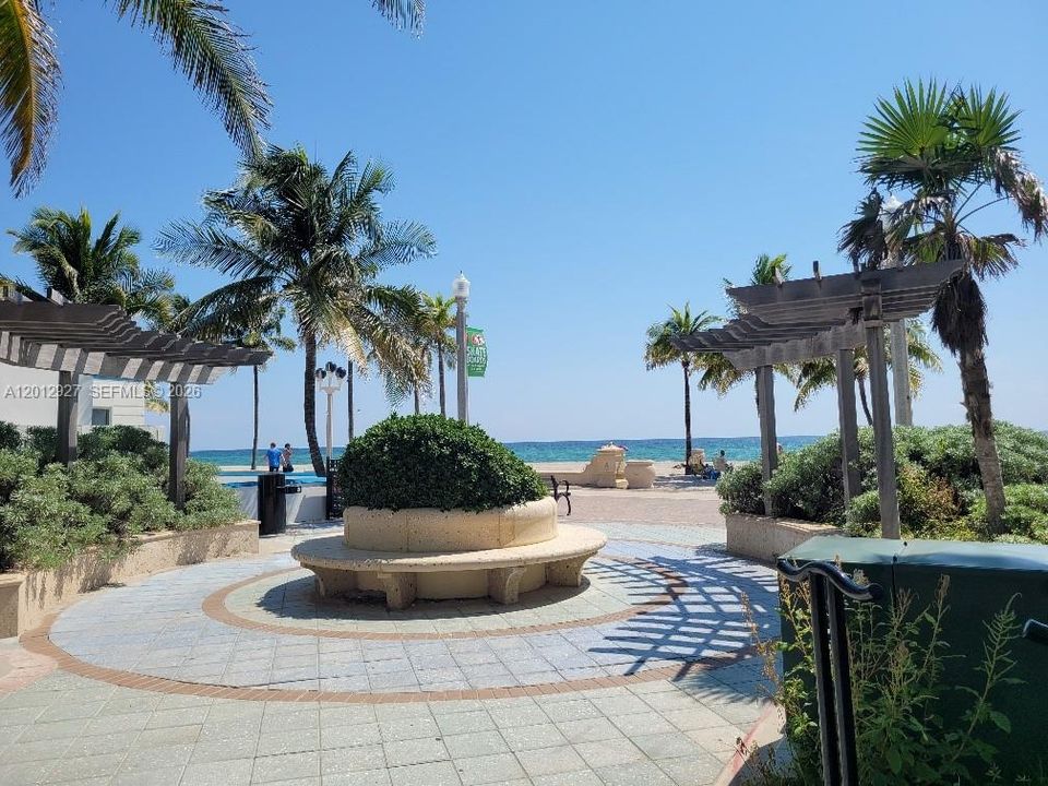 Active With Contract: $258,000 (0 beds, 1 baths, 408 Square Feet)