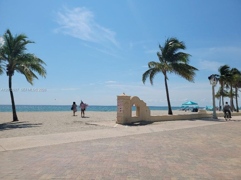 Active With Contract: $258,000 (0 beds, 1 baths, 408 Square Feet)
