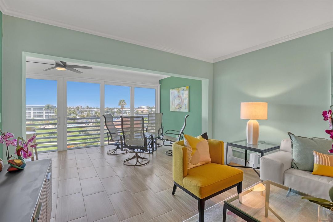 LIVING ROOM/BALCONY