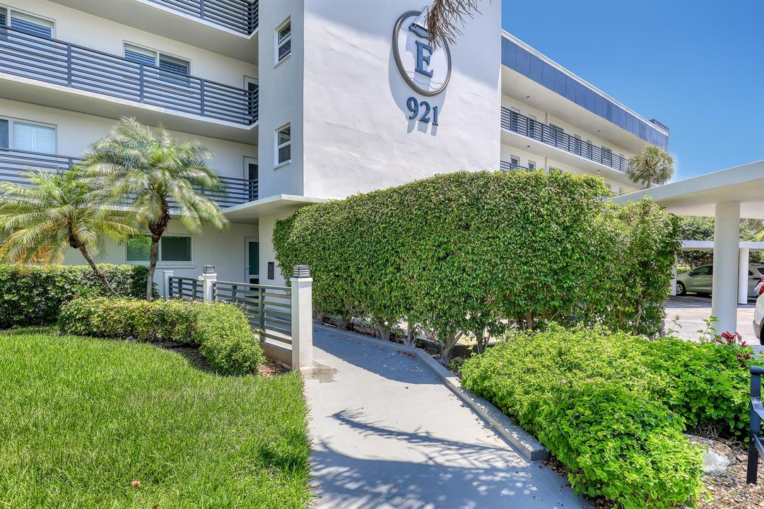 921 Spanish Circle