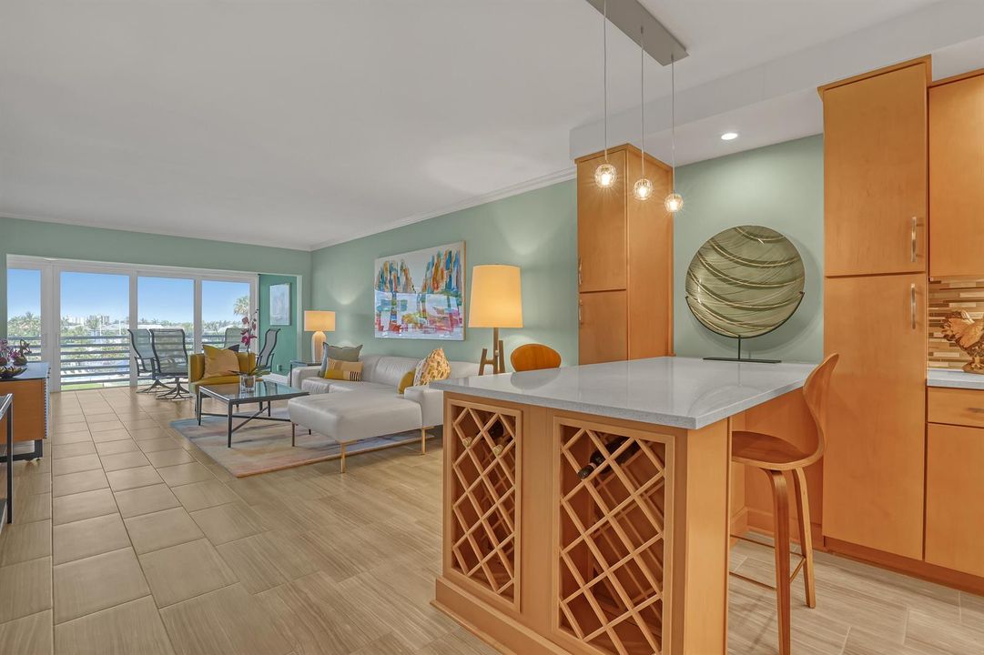 KITCHEN/LIVING ROOM