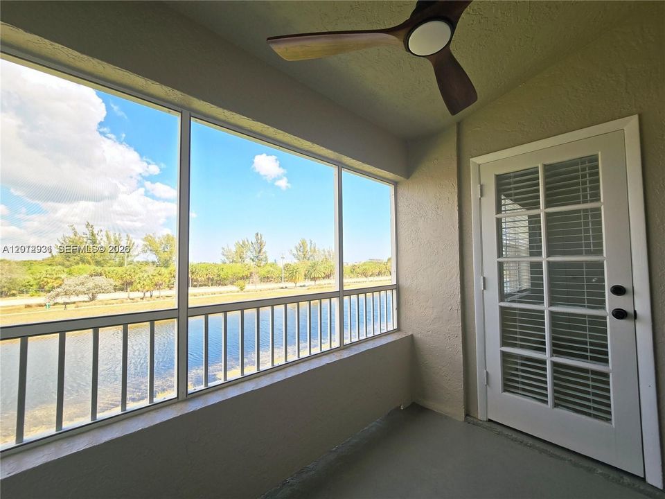 Active With Contract: $2,250 (2 beds, 2 baths, 992 Square Feet)
