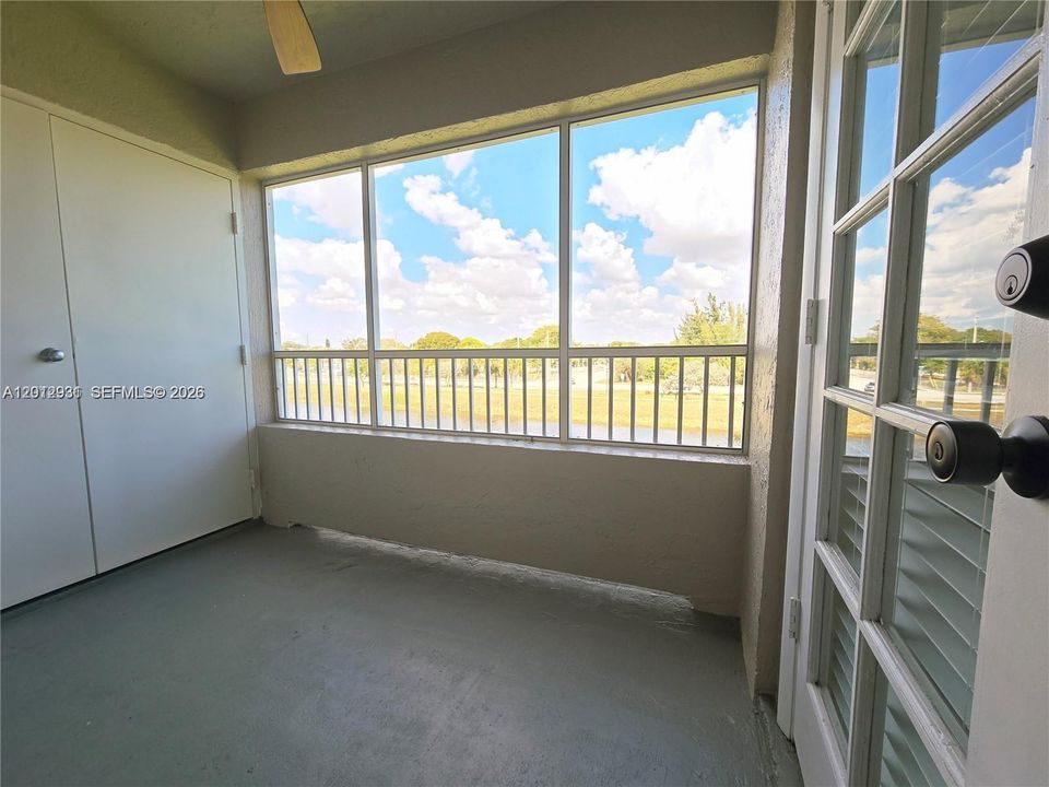 Active With Contract: $2,250 (2 beds, 2 baths, 992 Square Feet)