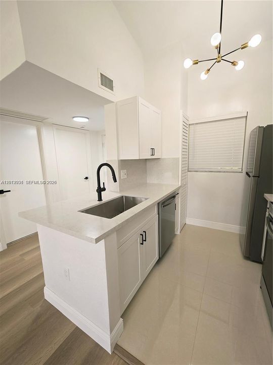 Active With Contract: $2,250 (2 beds, 2 baths, 992 Square Feet)