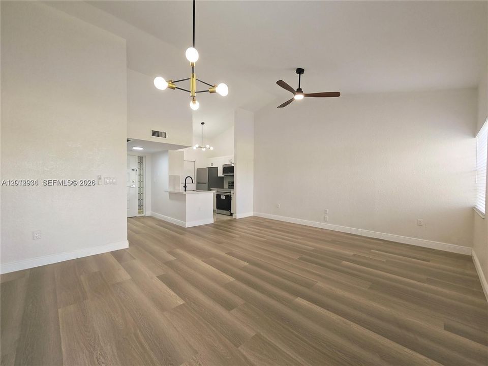 Active With Contract: $2,250 (2 beds, 2 baths, 992 Square Feet)