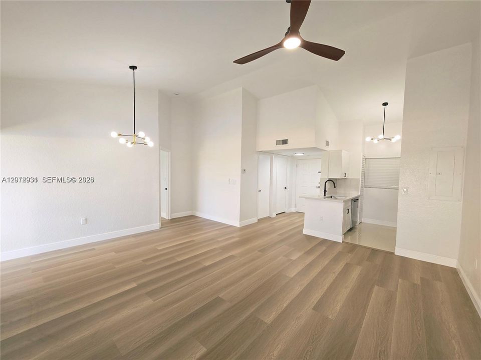 Active With Contract: $2,250 (2 beds, 2 baths, 992 Square Feet)