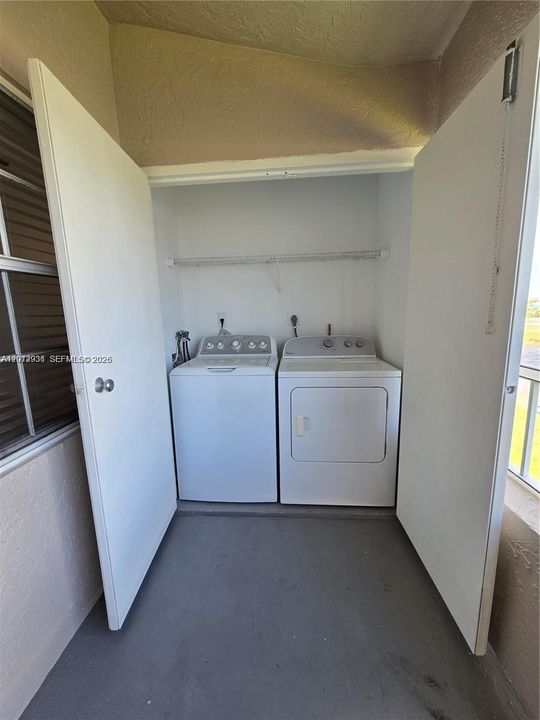 Active With Contract: $2,250 (2 beds, 2 baths, 992 Square Feet)
