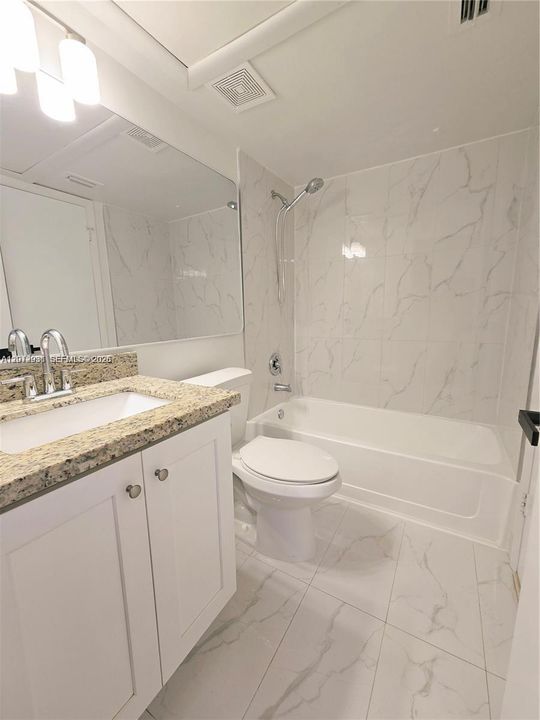 Active With Contract: $2,250 (2 beds, 2 baths, 992 Square Feet)