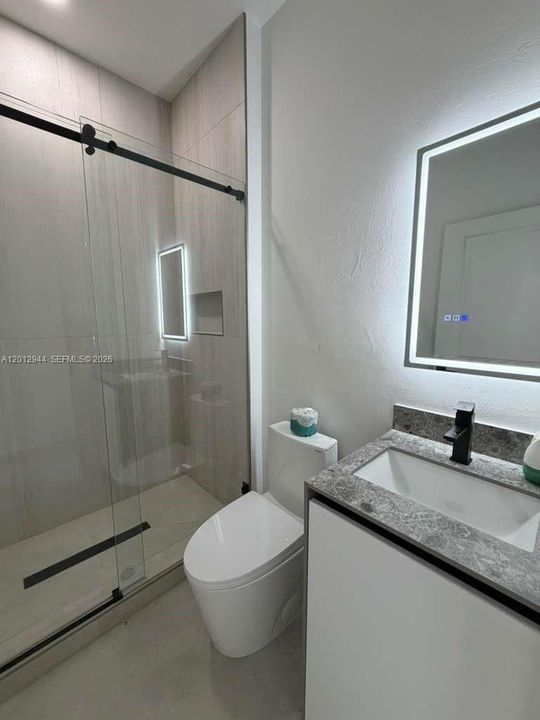 En Venta: $360,000 (3 camas, 2 baños, 1750 Pies cuadrados)