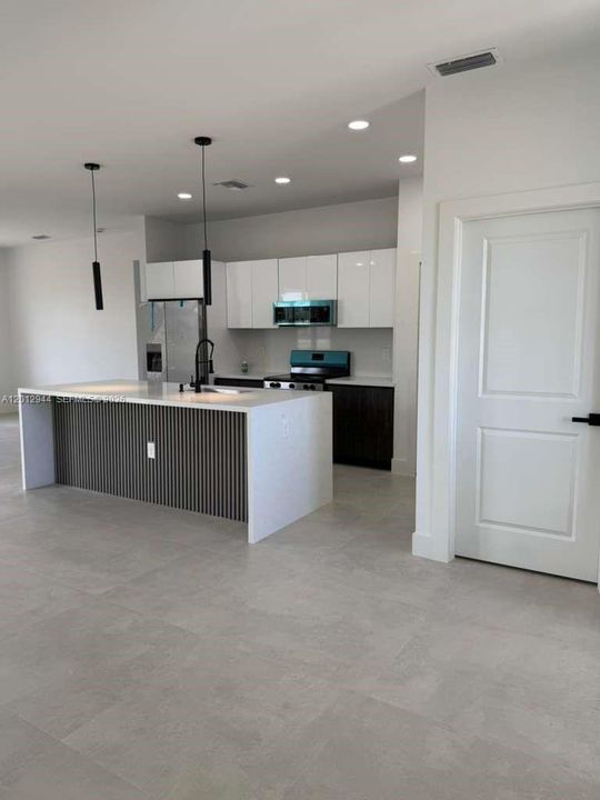 En Venta: $360,000 (3 camas, 2 baños, 1750 Pies cuadrados)