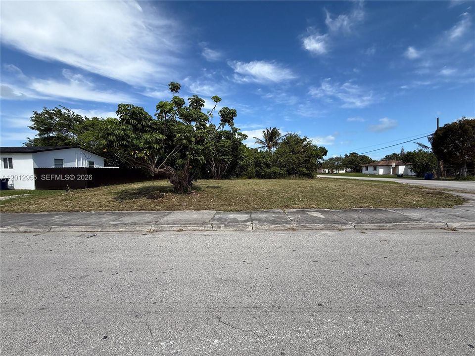Activo con contrato: $235,000 (0.20 acres)