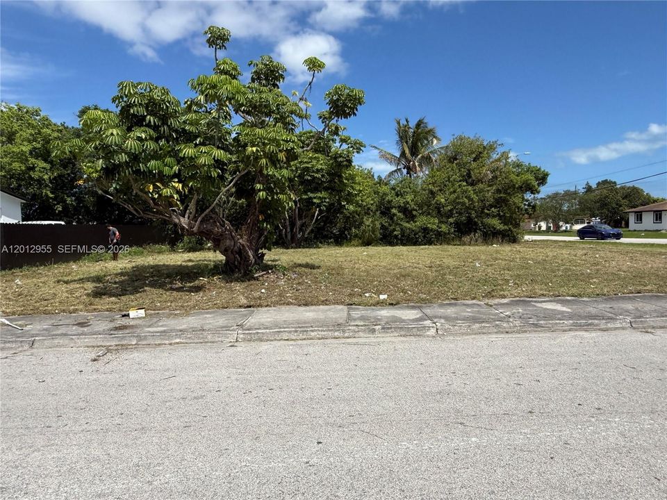 Activo con contrato: $235,000 (0.20 acres)