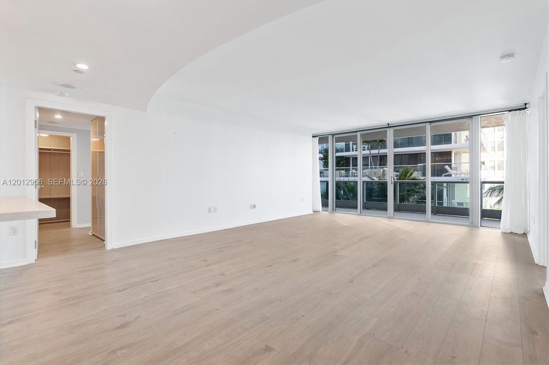 For Sale: $1,670,000 (2 beds, 2 baths, 1614 Square Feet)