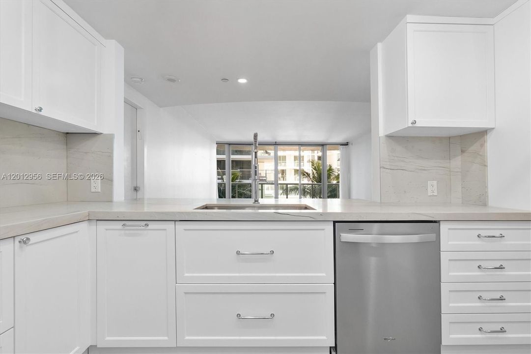 For Sale: $1,670,000 (2 beds, 2 baths, 1614 Square Feet)