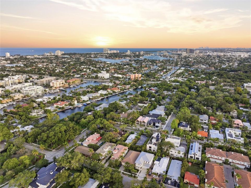 Недавно продано: $2,387,500 (4 спален, 4 ванн, 3515 Квадратных фут)