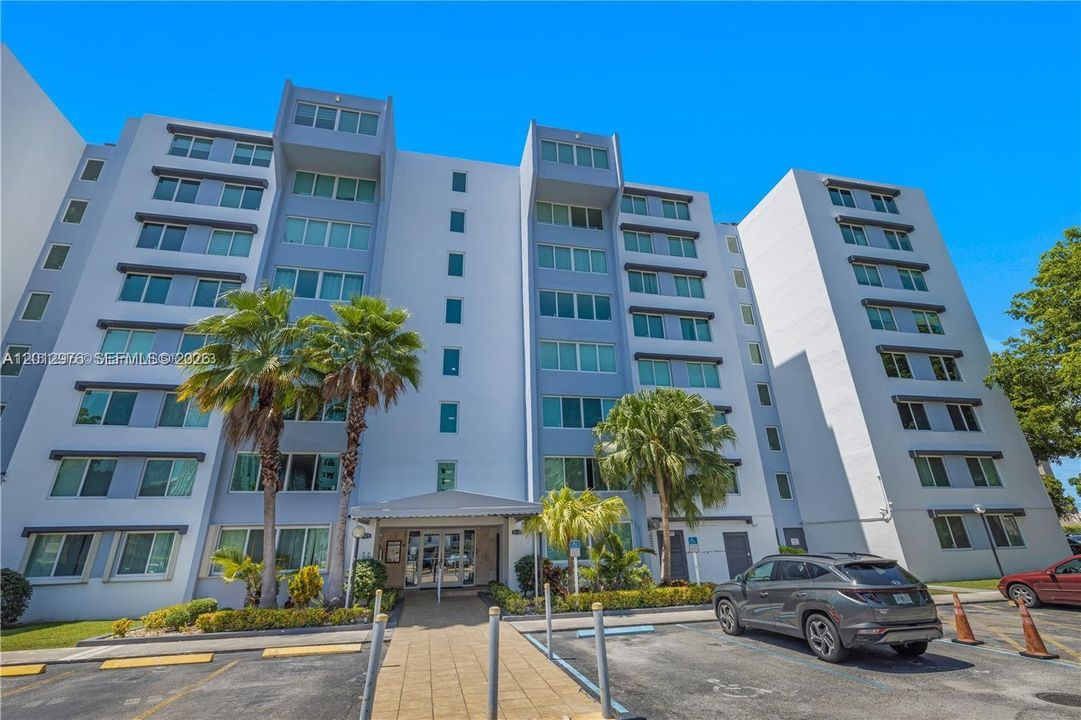 For Sale: $425,000 (3 beds, 2 baths, 1280 Square Feet)