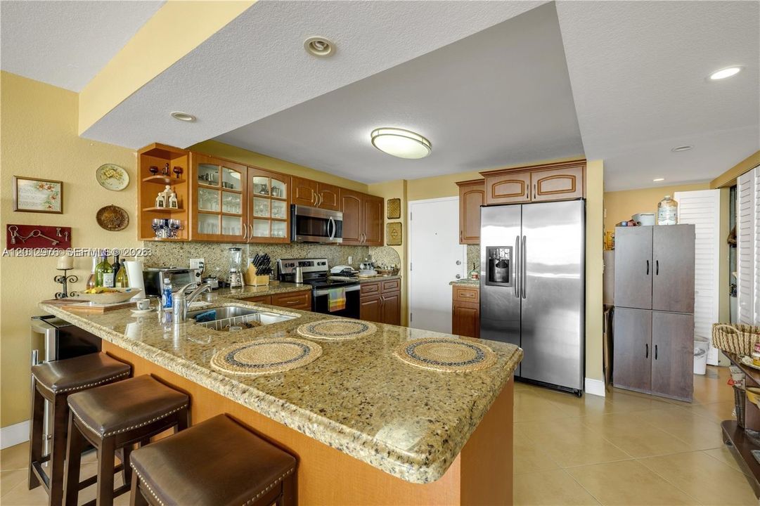 For Sale: $425,000 (3 beds, 2 baths, 1280 Square Feet)