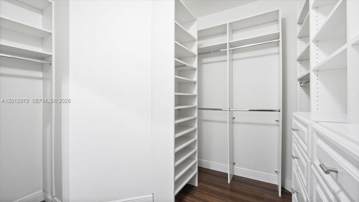 В аренду: $8,300 (5 спален, 4 ванн, 4176 Квадратных фут)