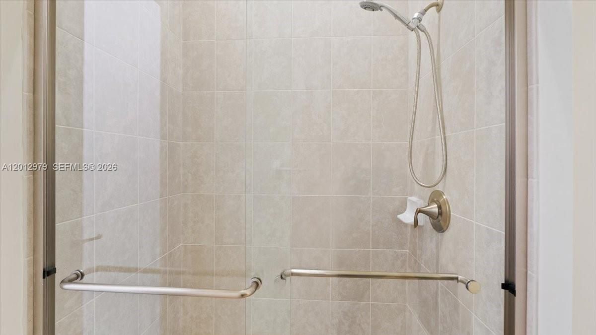 В аренду: $8,300 (5 спален, 4 ванн, 4176 Квадратных фут)
