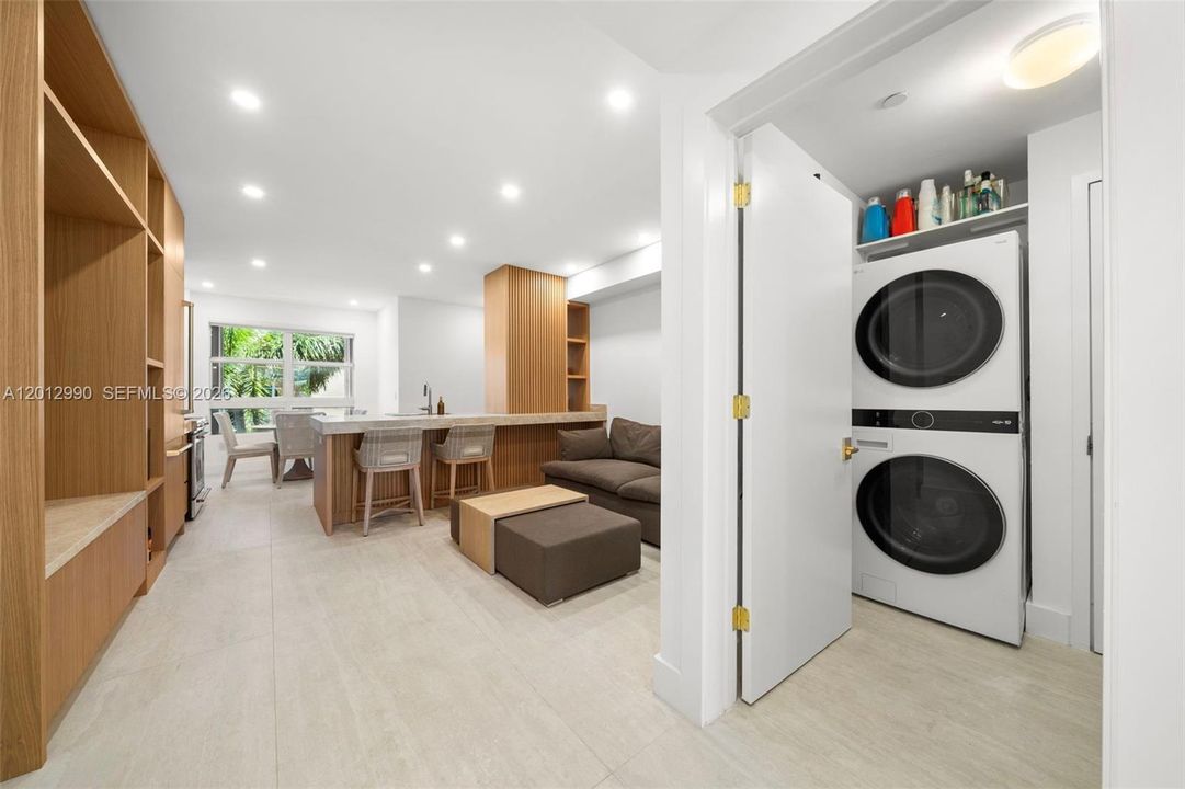 В аренду: $12,000 (2 спален, 2 ванн, 1700 Квадратных фут)