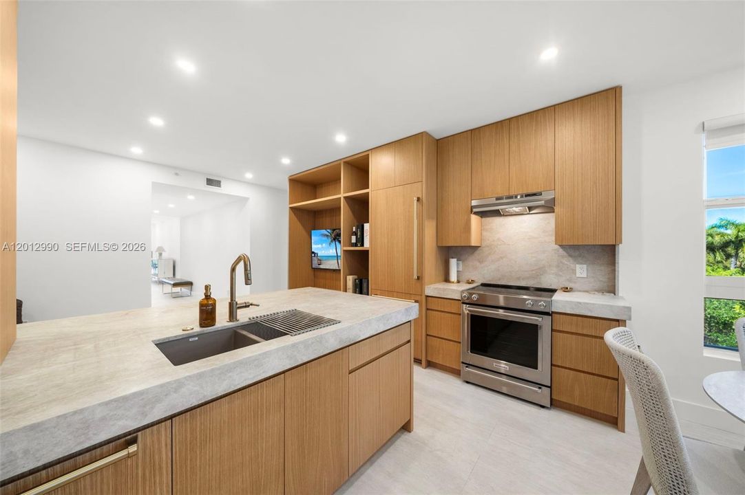 В аренду: $12,000 (2 спален, 2 ванн, 1700 Квадратных фут)