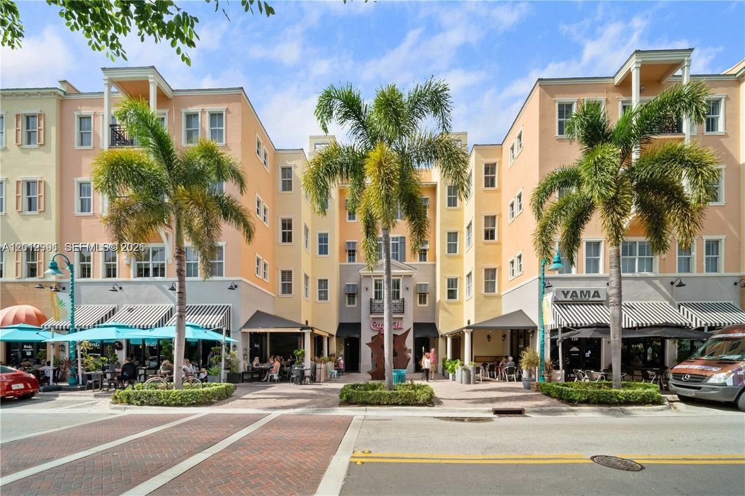 For Rent: $4,500 (2 beds, 2 baths, 1262 Square Feet)