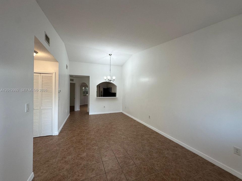 En Venta: $200,000 (2 camas, 2 baños, 815 Pies cuadrados)