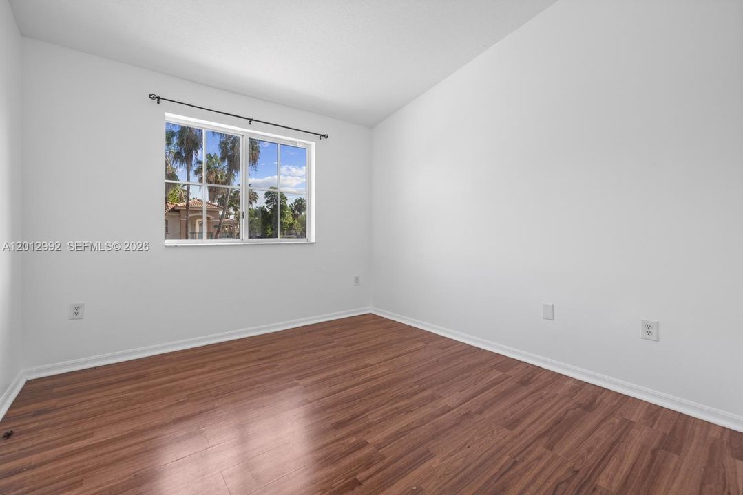 For Sale: $200,000 (2 beds, 2 baths, 815 Square Feet)