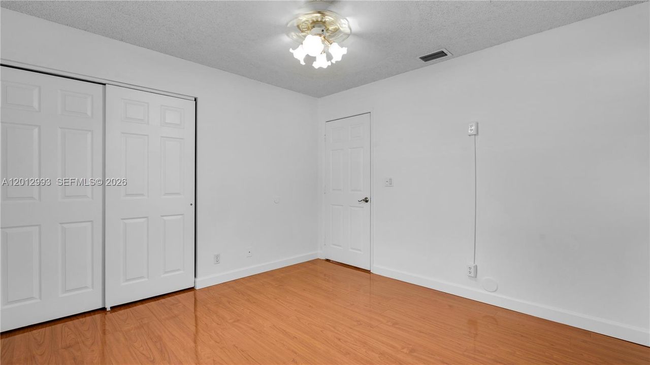 En Venta: $425,000 (3 camas, 2 baños, 1050 Pies cuadrados)