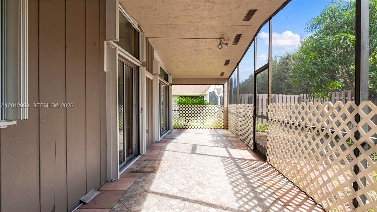 En Venta: $425,000 (3 camas, 2 baños, 1050 Pies cuadrados)