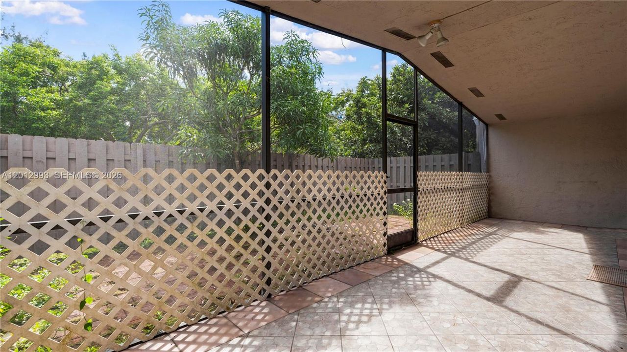 En Venta: $425,000 (3 camas, 2 baños, 1050 Pies cuadrados)