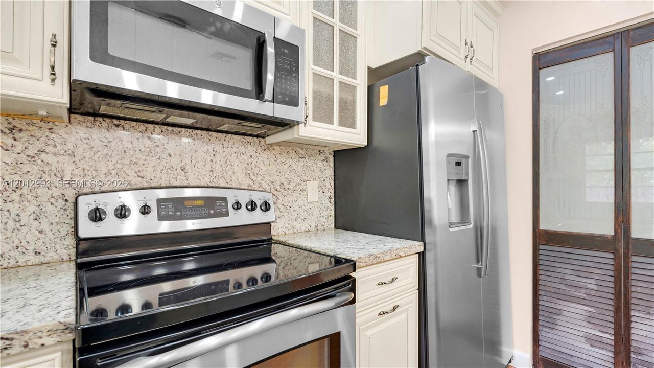 En Venta: $425,000 (3 camas, 2 baños, 1050 Pies cuadrados)