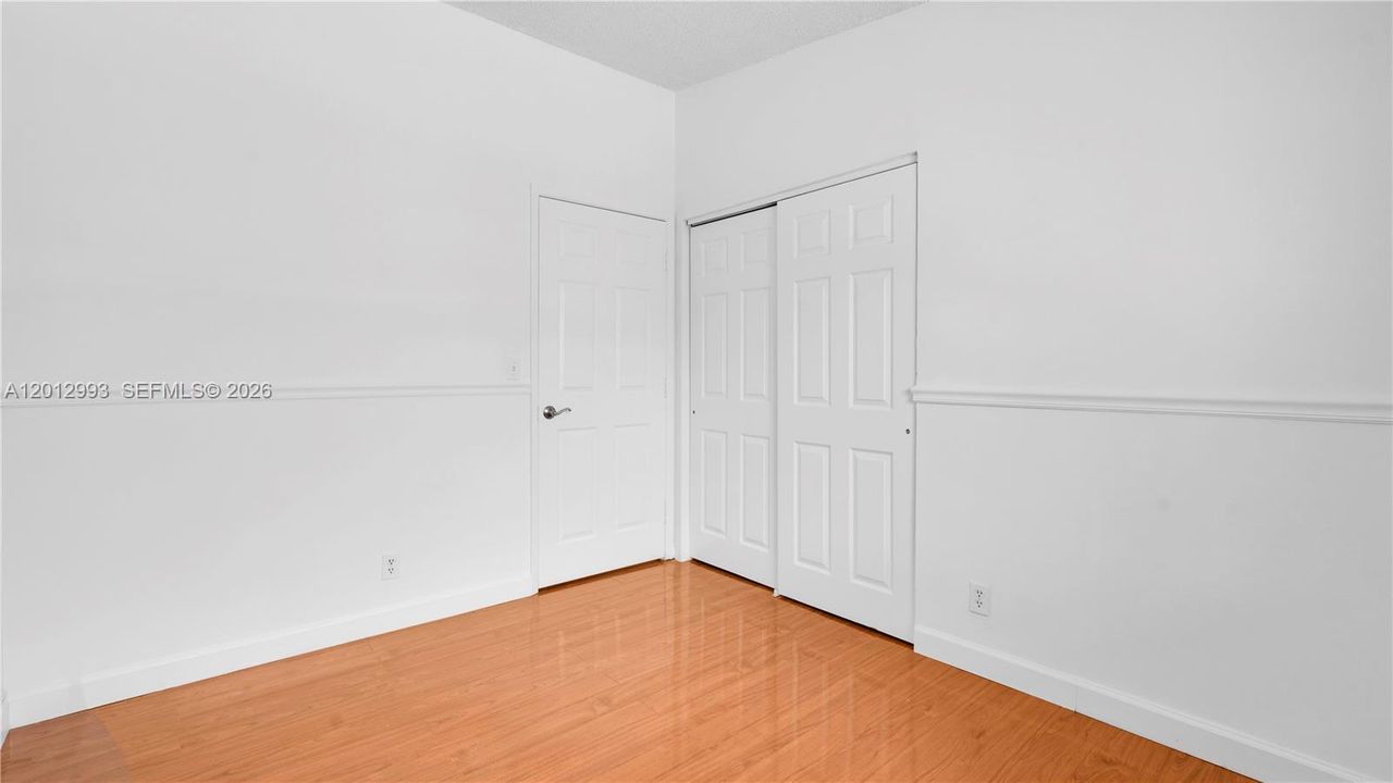 En Venta: $425,000 (3 camas, 2 baños, 1050 Pies cuadrados)